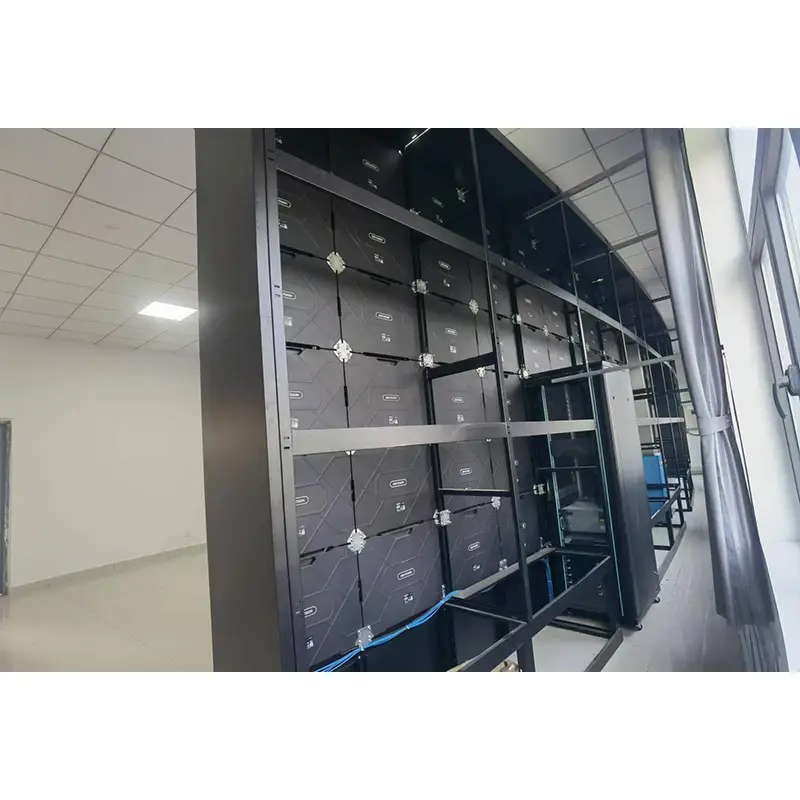 Gabinete móvil con pantalla LED curva